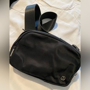 EUC Lululemon belt bag